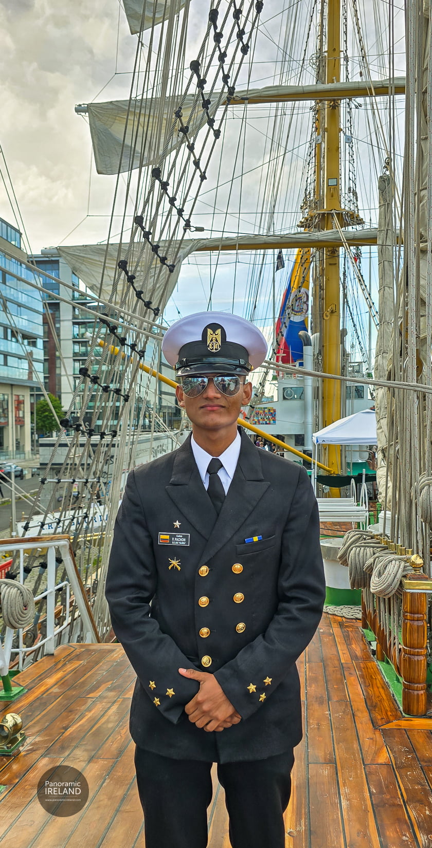 ARC Gloria, Colombian tall ship, Dublin — hull and masts